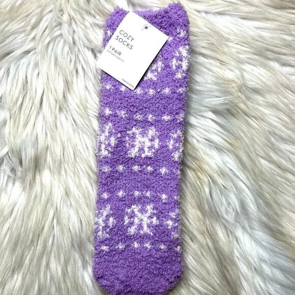 Kohls Cozy Snowflake Socks Lavender and white Size 9-11 - Picture 1 of 2